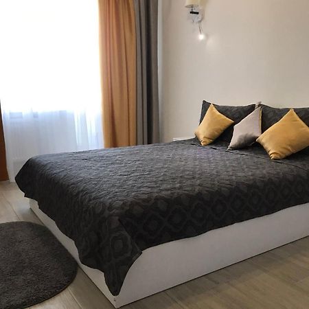 Light Apartments Чернихив Екстериор снимка