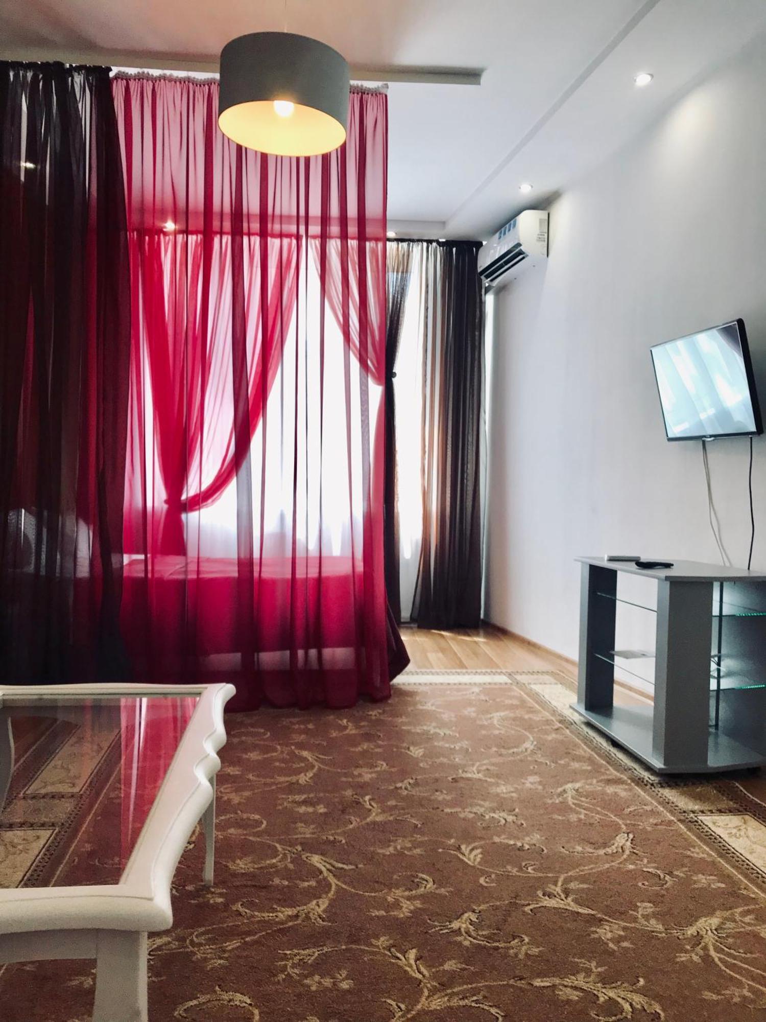 Light Apartments Чернихив Екстериор снимка