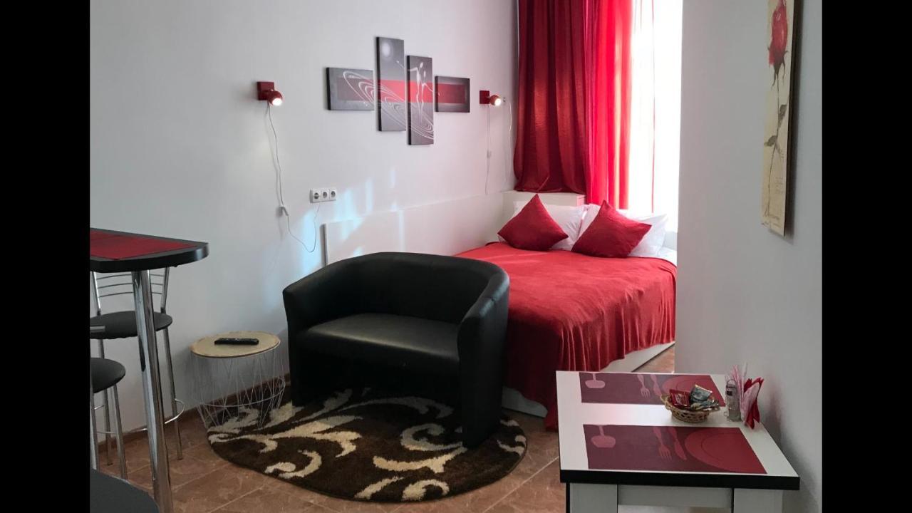 Light Apartments Чернихив Екстериор снимка